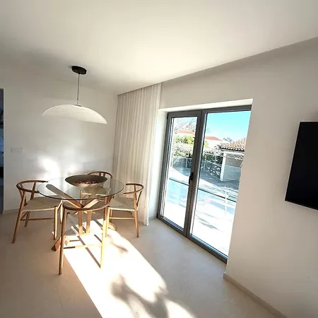Capula - Modern With Sea View And Parking, Marusici