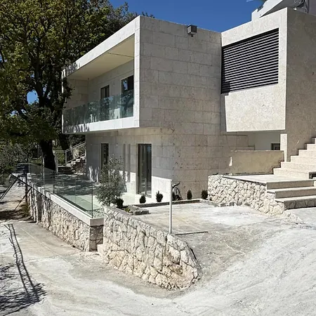 Capula - Modern With Sea View And Parking, Marusici Apartmán